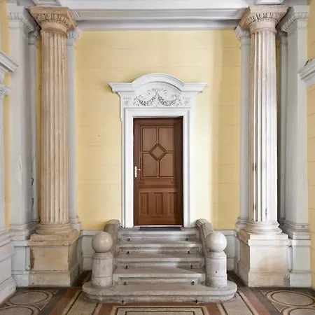 Art And Architecture Apartment