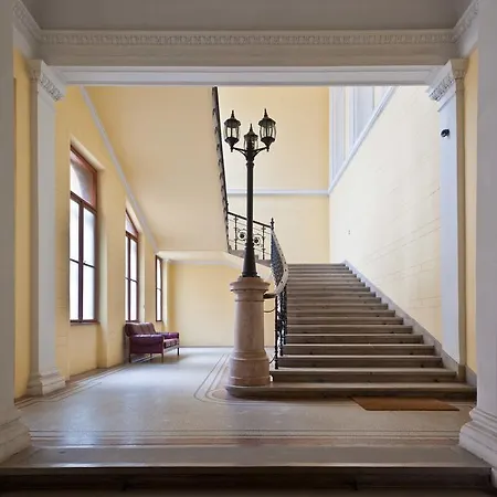 Art And Architecture Apartment *