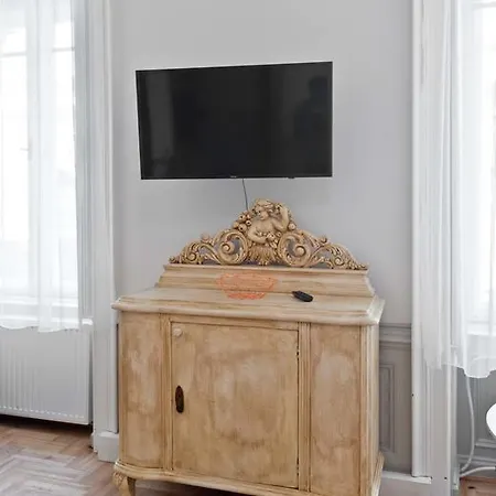 Art And Architecture Apartment