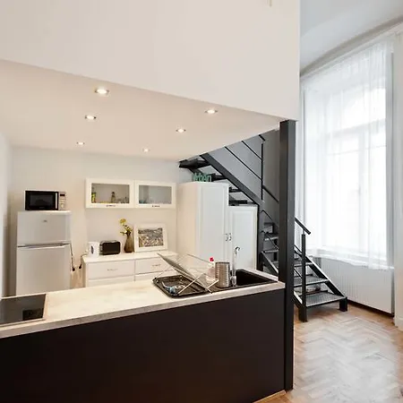 Art And Architecture Apartment
